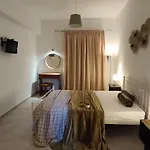 Roza's And شقة بينيتسيس