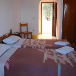 Roza's And Lägenhet Benitses (Corfu)