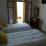 Roza's And Apartamento Benitses (Corfu)