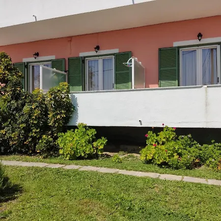 Apartment Roza's And