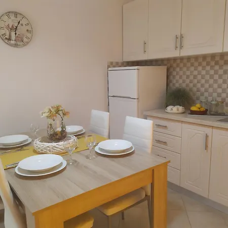 Apartment Roza's And Benitses (Corfu)