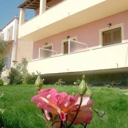 Roza's And Appartement Benitses (Corfu)