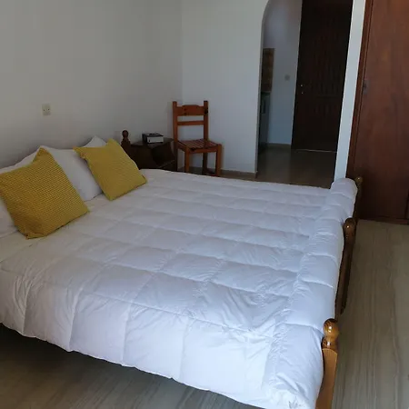 Roza's And Appartement Benitses (Corfu)