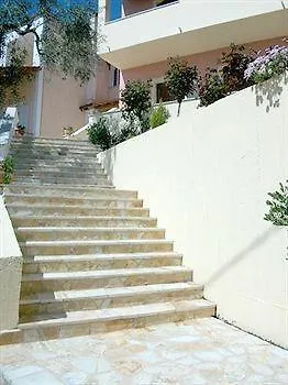 Roza's And * Benitses (Corfu)