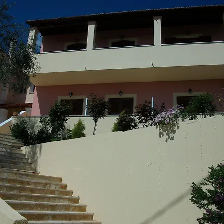 Apartment Roza's And