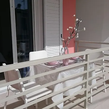 Roza's And بينيتسيس