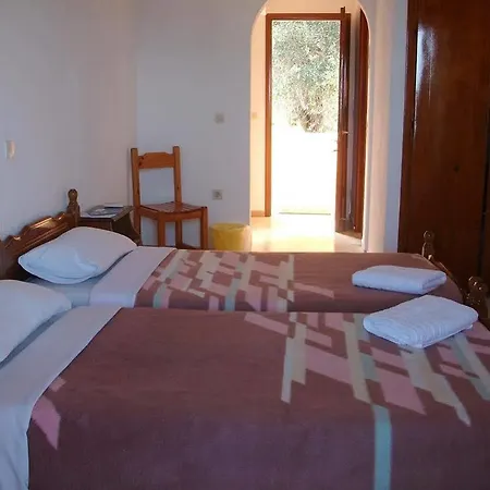 Roza's And Apartment Benitses (Corfu)
