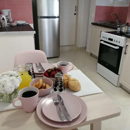 Apartment Roza's And *