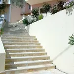 Διαμέρισμα Roza's And