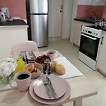 Διαμέρισμα Roza's And *