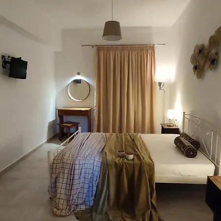 Roza's And Apartamento Benitses (Corfu)