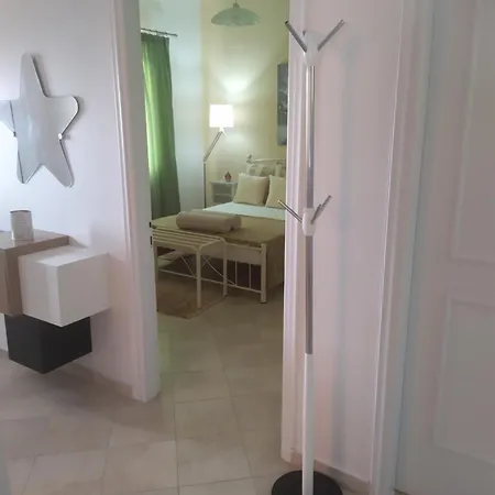 Roza's And Apartamento Benitses (Corfu)