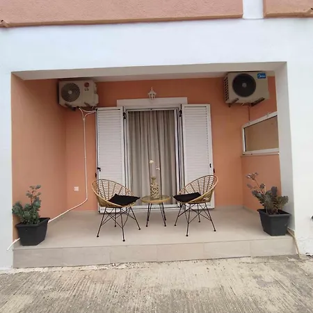 Roza's And * בניטסס