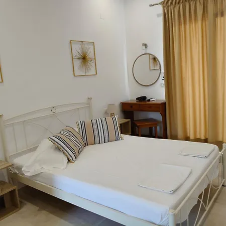 Roza's And * Benitses (Corfu)