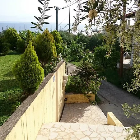 Roza's And Apartamento Benitses (Corfu)