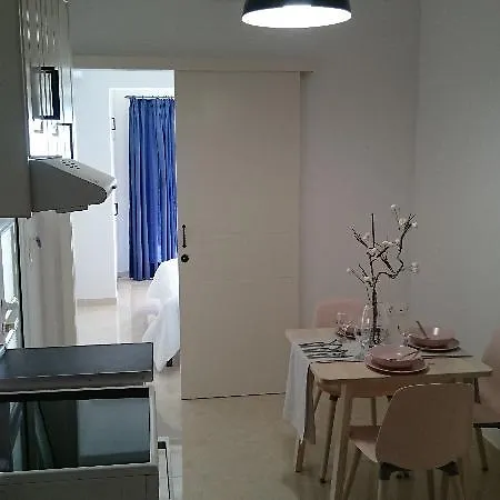 Roza's And בניטסס