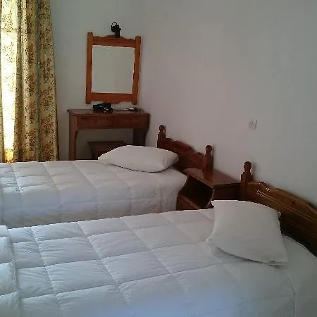 Roza's And Apartamento Benitses (Corfu)