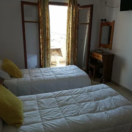 Roza's And Apartamento Benitses (Corfu)