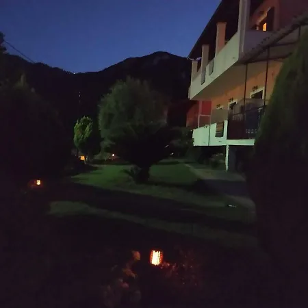 Roza's And Apartamento Benitses (Corfu)