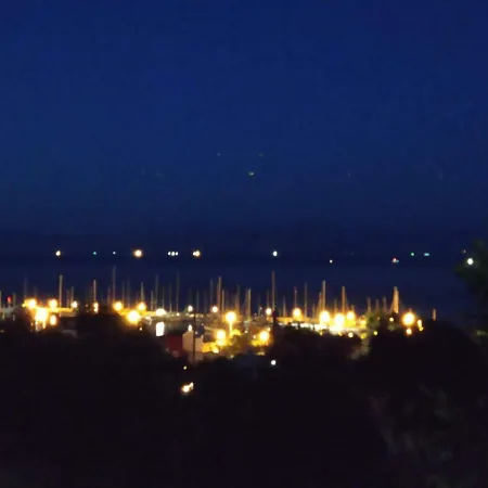 דירה Roza's And בניטסס